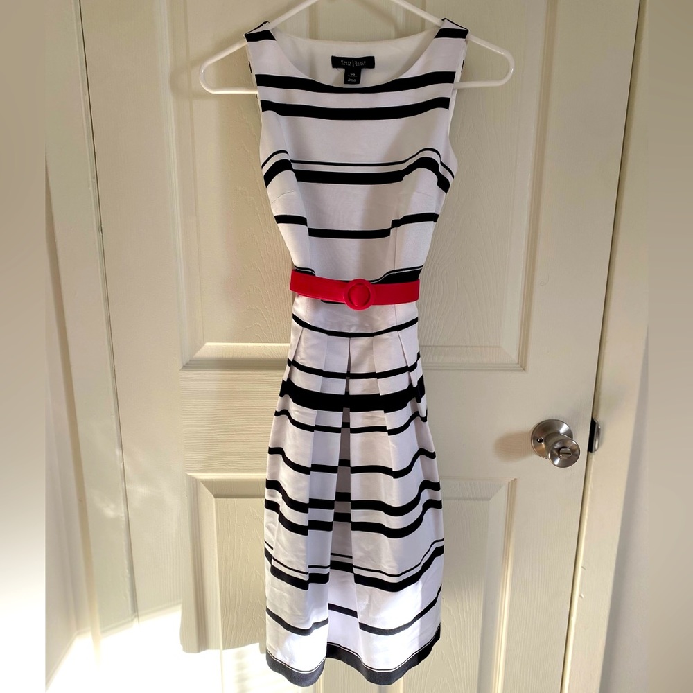 WHITE HOUSE BLACK MARKET Black and White Sleeveless Dress, Size 00